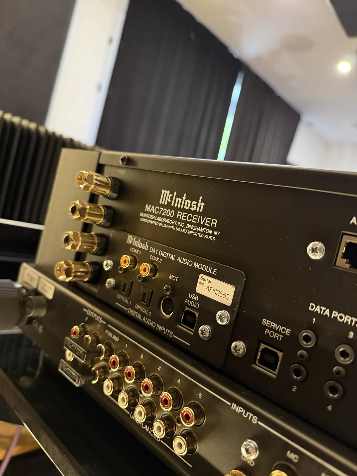 McIntosh MAC7200 – tylny panel z modułem DA1 i wejściami